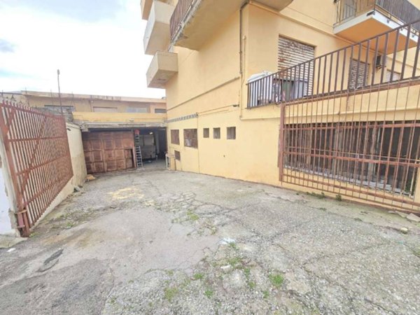 locale commerciale in vendita a Palermo in zona Settecannoli