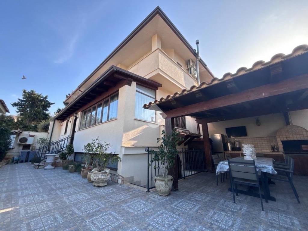 casa indipendente in vendita a Palermo in zona Tommaso Natale