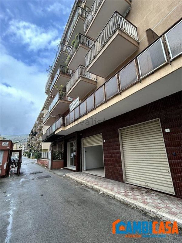 locale di sgombero in vendita a Palermo in zona Cruillas