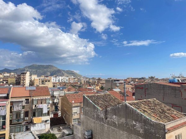 appartamento in vendita a Palermo in zona Malaspina/Palagonia