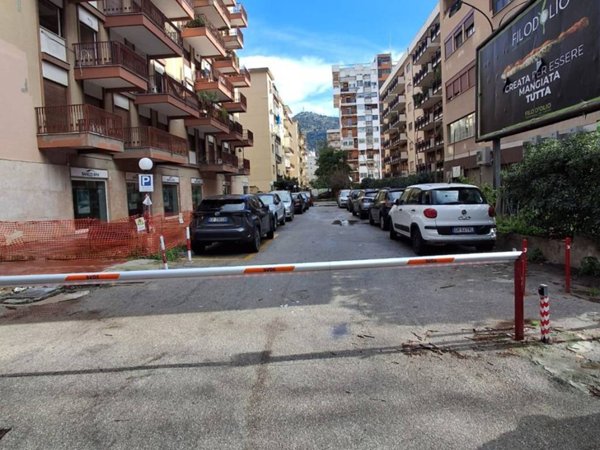 negozio in vendita a Palermo in zona San Lorenzo