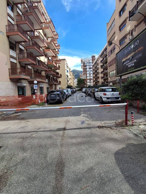 negozio in vendita a Palermo in zona Resuttana
