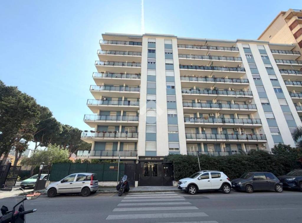 appartamento in vendita a Palermo in zona Zisa