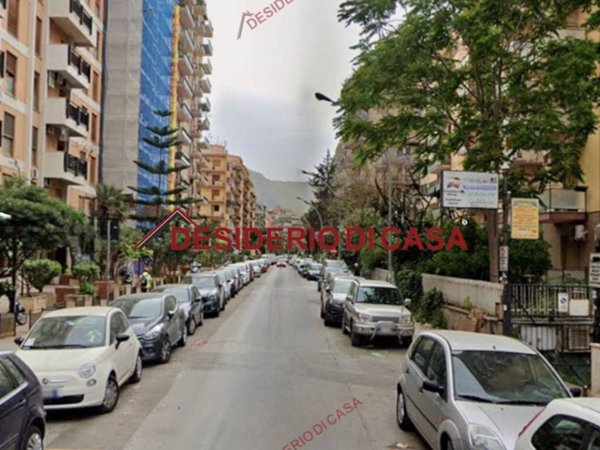 locale commerciale in vendita a Palermo in zona Politeama