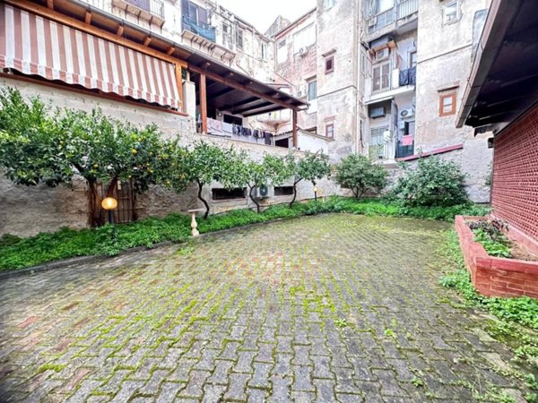 esavano in vendita a Palermo in zona Noce