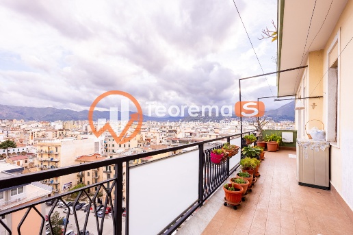 appartamento in vendita a Palermo in zona Malaspina/Palagonia