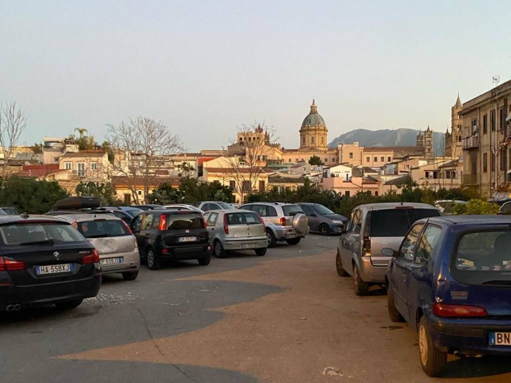 intera palazzina in vendita a Palermo in zona Centro storico