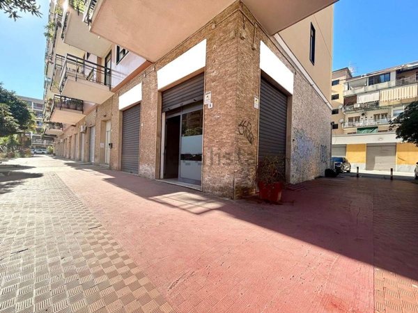 locale commerciale in vendita a Palermo in zona Malaspina/Palagonia