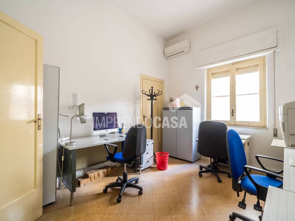 ufficio in vendita a Palermo in zona Libertà