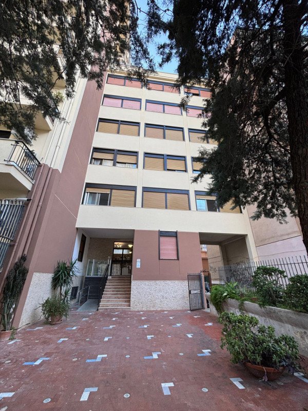 ufficio in vendita a Palermo in zona Malaspina/Palagonia