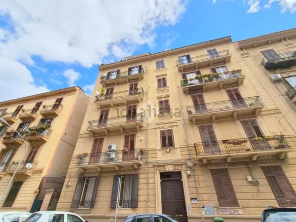 appartamento in vendita a Palermo in zona Zisa