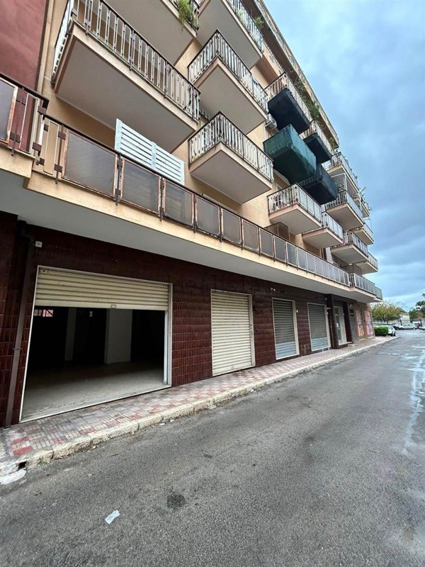 locale di sgombero in vendita a Palermo