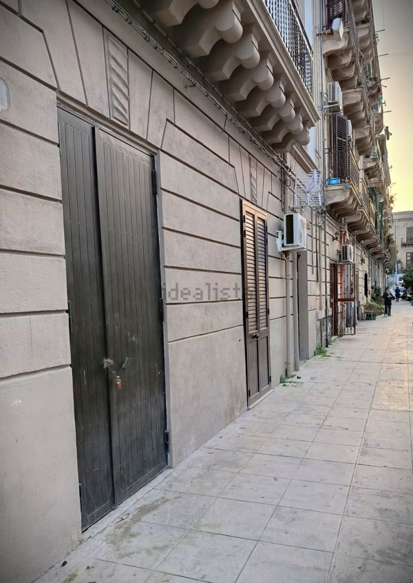 locale di sgombero in vendita a Palermo in zona Politeama