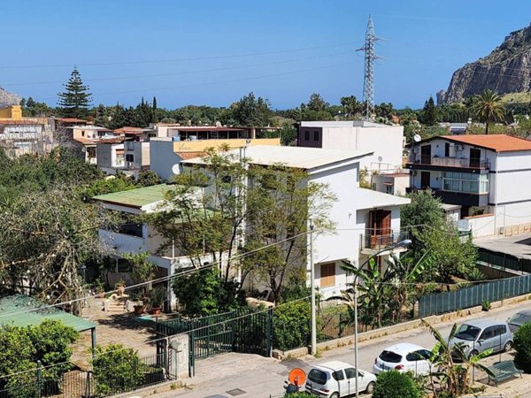 casa indipendente in vendita a Palermo in zona Mondello