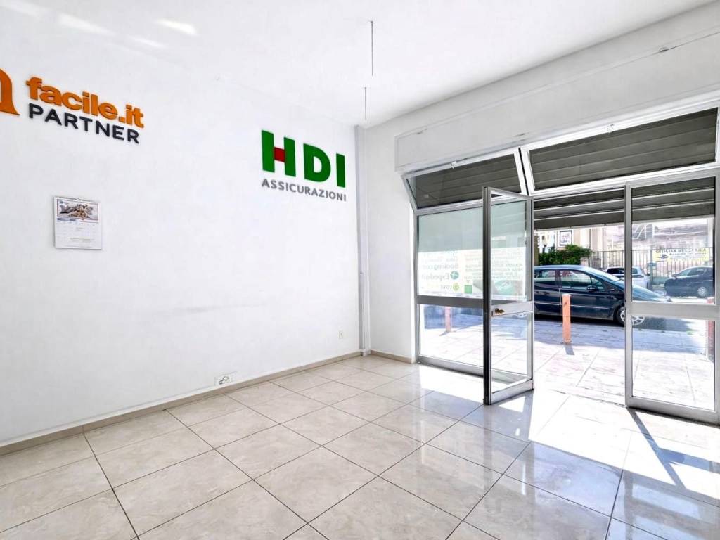 negozio in vendita a Palermo in zona Zisa