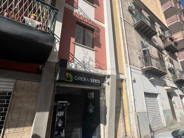 negozio in vendita a Palermo in zona Politeama