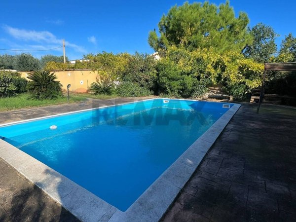 casa indipendente in vendita a Palermo in zona Chiavelli