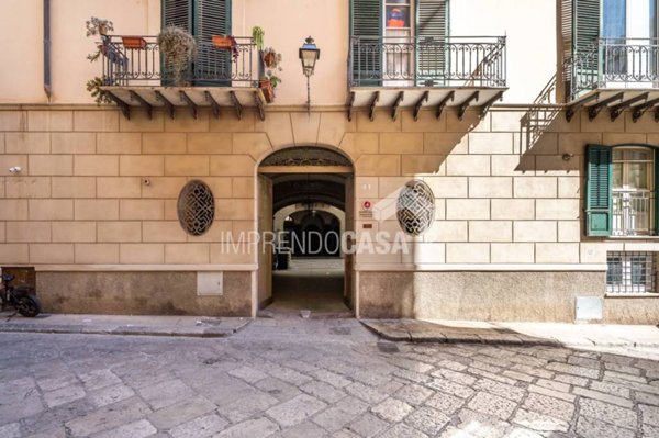 locale commerciale in vendita a Palermo in zona Centro storico