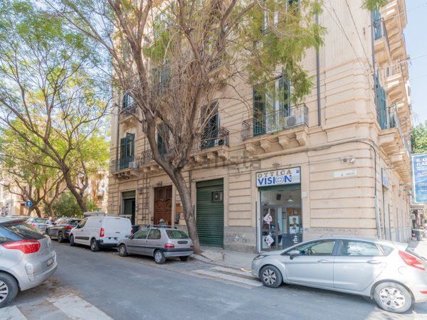 negozio in vendita a Palermo in zona Libertà