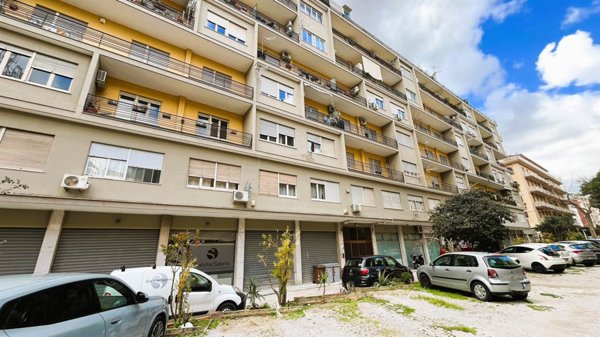 appartamento in vendita a Palermo in zona Politeama