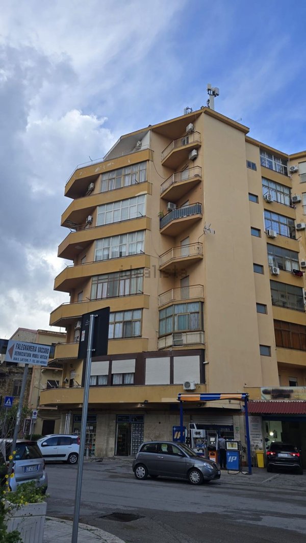 appartamento in vendita a Palermo in zona Montegrappa / Santa Rosalia