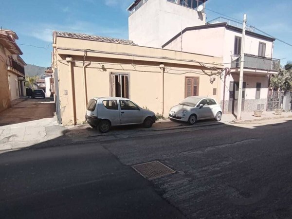 casa indipendente in vendita a Palermo in zona Villagrazia/Falsomiele