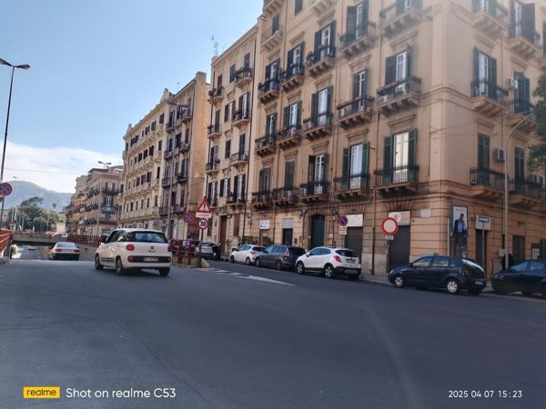 appartamento in vendita a Palermo in zona Zisa