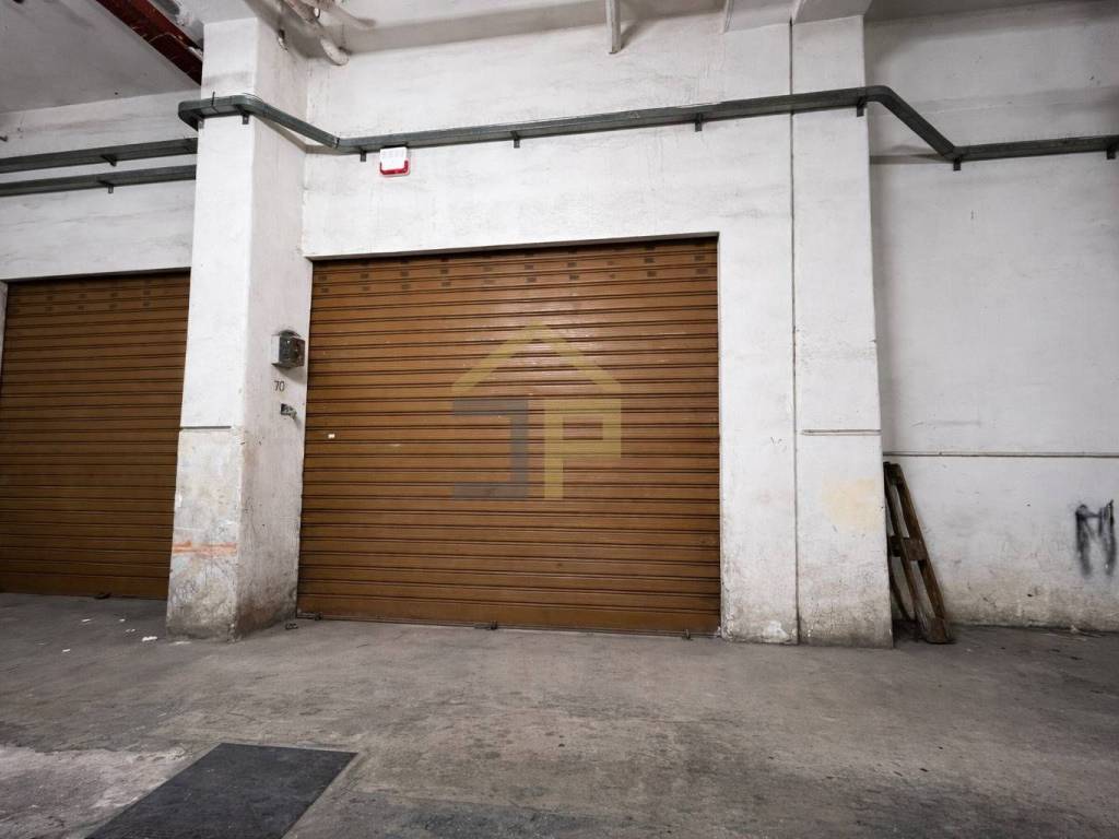 locale commerciale in vendita a Palermo in zona Montepellegrino