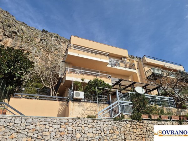 casa indipendente in vendita a Palermo in zona Mondello