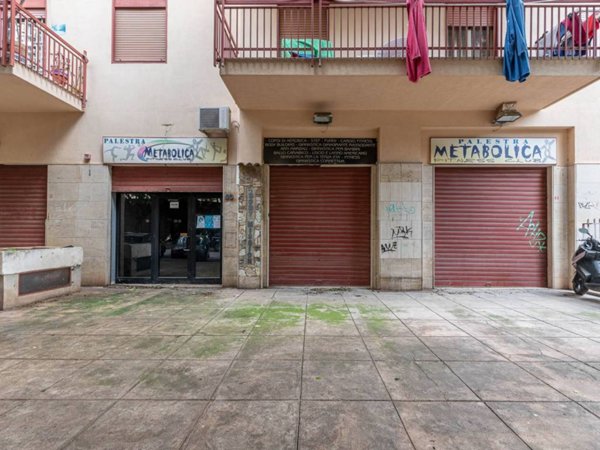 negozio in vendita a Palermo in zona Zisa