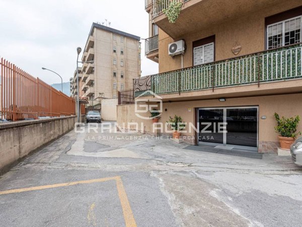 locale commerciale in vendita a Palermo in zona Oreto