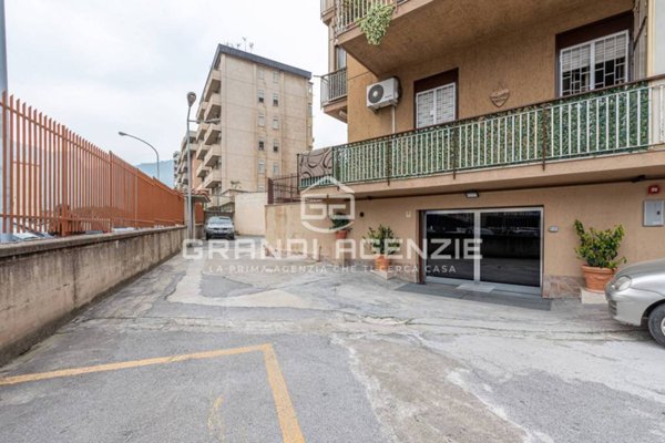 locale commerciale in vendita a Palermo