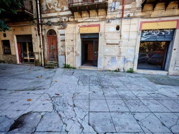 negozio in vendita a Palermo in zona Zisa