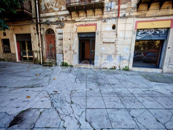 negozio in vendita a Palermo in zona Zisa