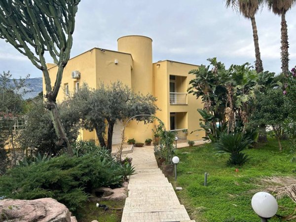 casa indipendente in vendita a Palermo in zona Mondello