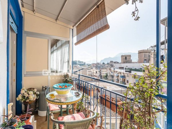 appartamento in vendita a Palermo in zona Zisa
