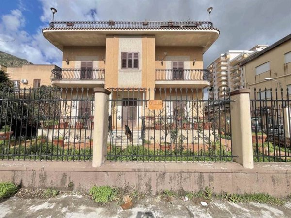 casa indipendente in vendita a Palermo in zona Calatafimi / Cuba