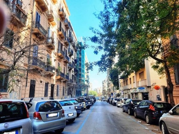 appartamento in vendita a Palermo in zona Zisa