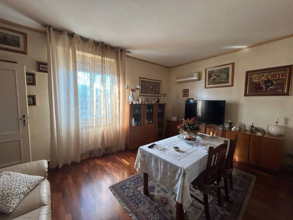 appartamento in vendita a Palermo in zona Malaspina/Palagonia