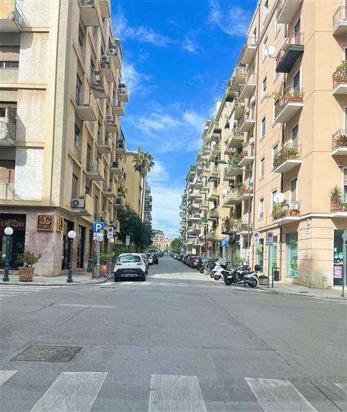 locale commerciale in vendita a Palermo in zona Libertà