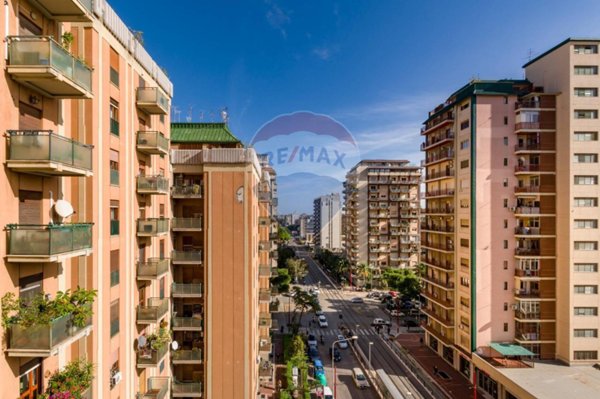 appartamento in vendita a Palermo in zona Malaspina/Palagonia