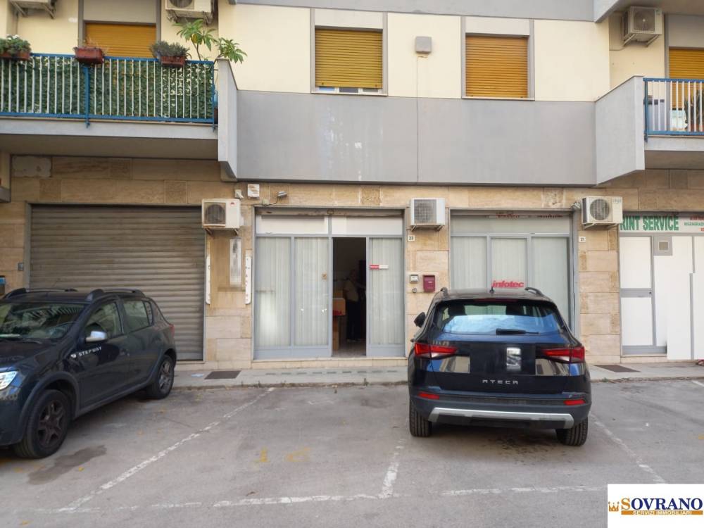 negozio in vendita a Palermo in zona Malaspina/Palagonia