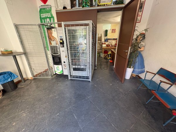 locale commerciale in vendita a Palermo in zona Zisa