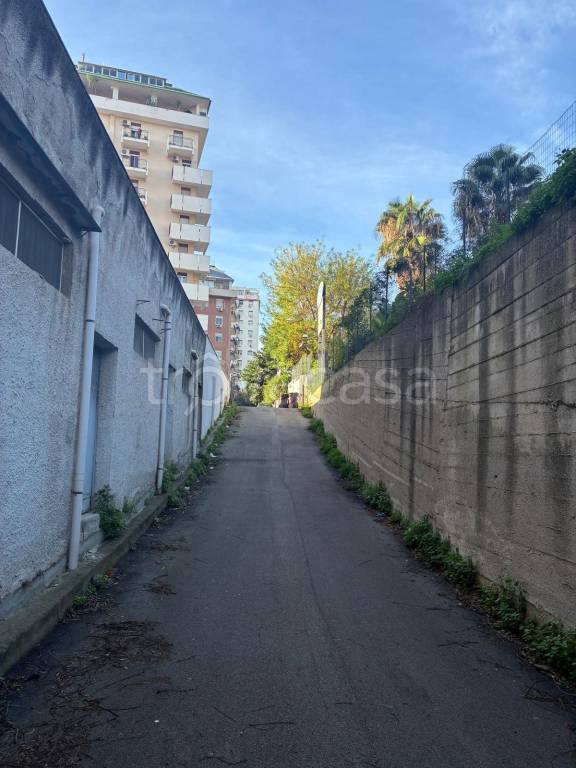 locale commerciale in vendita a Palermo in zona Montepellegrino