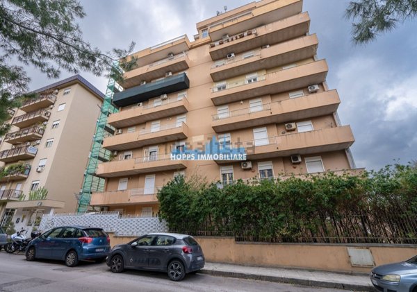 appartamento in vendita a Palermo in zona Tommaso Natale