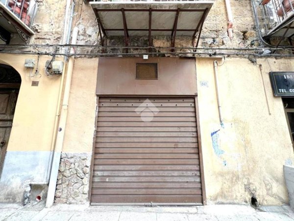 locale commerciale in vendita a Palermo in zona Centro storico