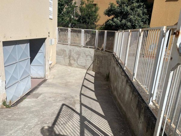 locale di sgombero in vendita a Palermo