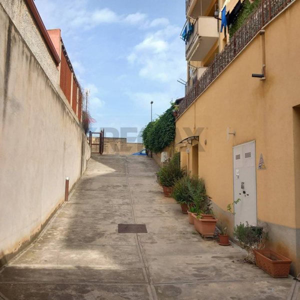 casa indipendente in vendita a Palermo in zona San Lorenzo