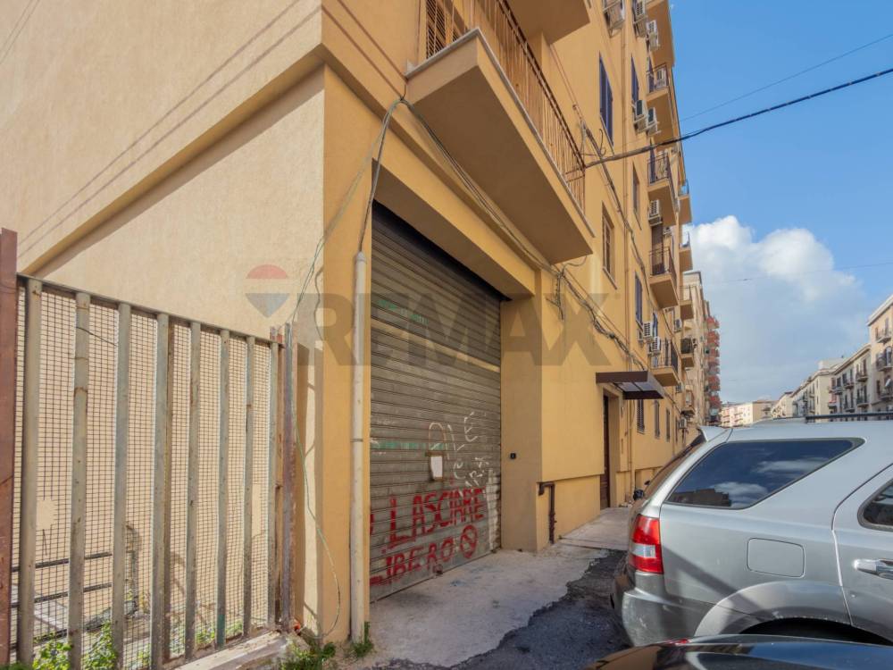 locale commerciale in vendita a Palermo in zona Oreto