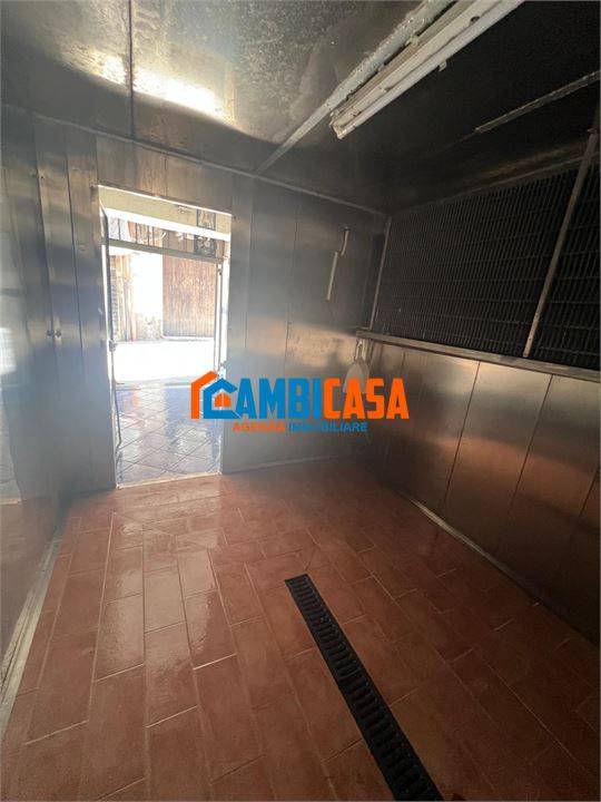 locale commerciale in vendita a Palermo in zona Centro storico